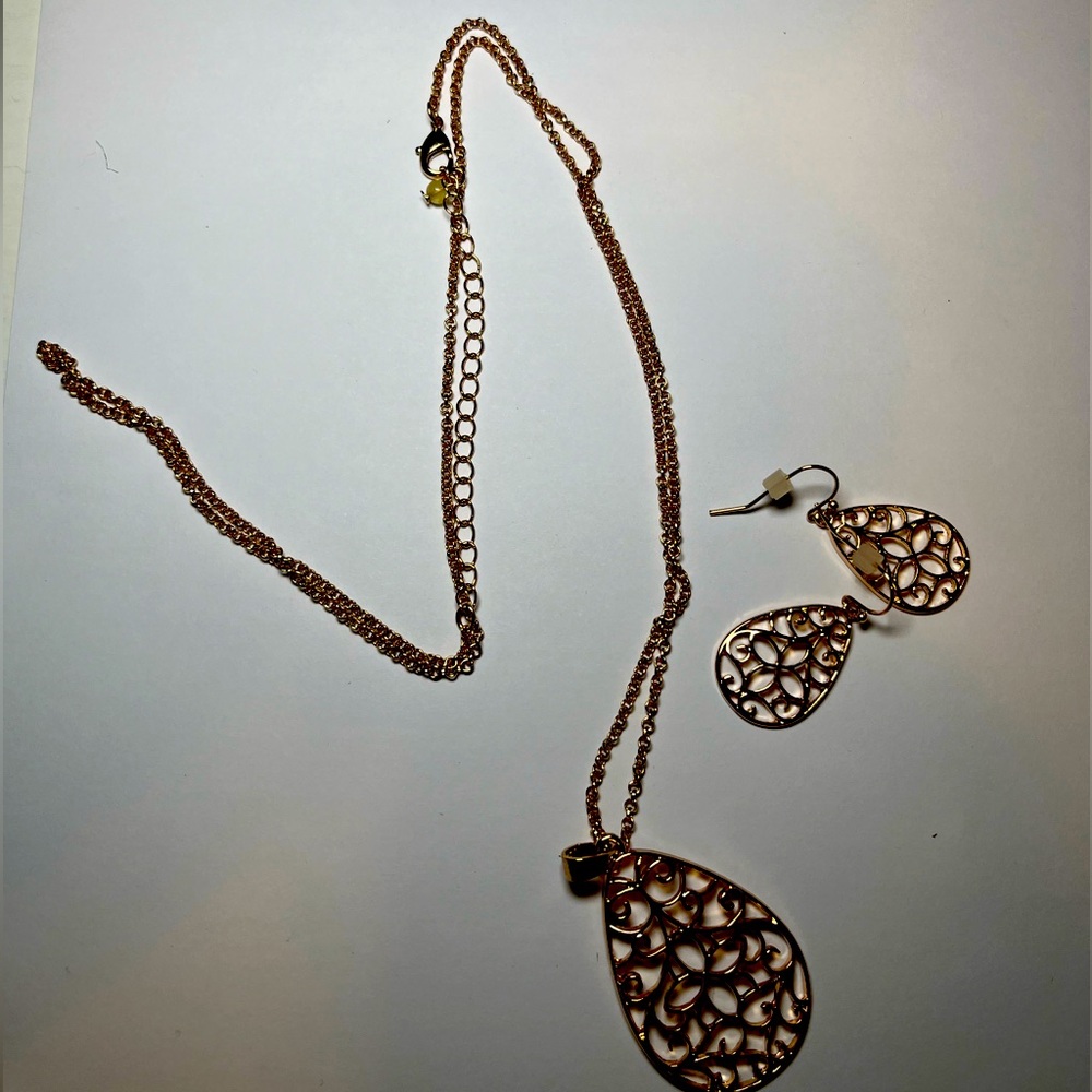 Avon necklace and earrings